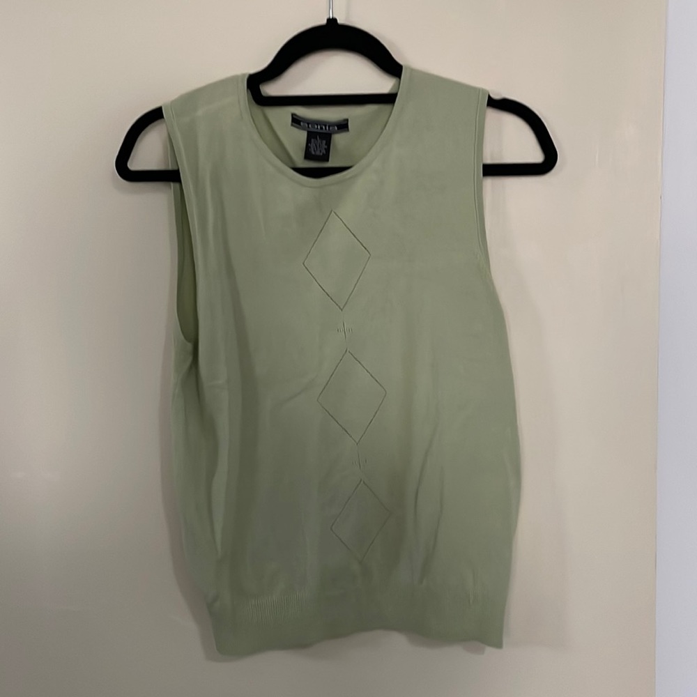 Size L Olive Green Soft Sweater Vest with Diamond Pattern